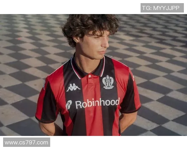 足球明星门帘布遮挡的背后故事与时尚潮流的碰撞分析